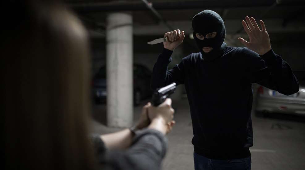 Man Threatening Women With Knife