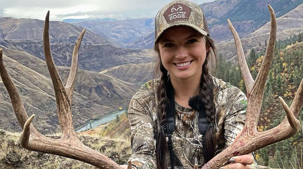 Hannah Barron Lede